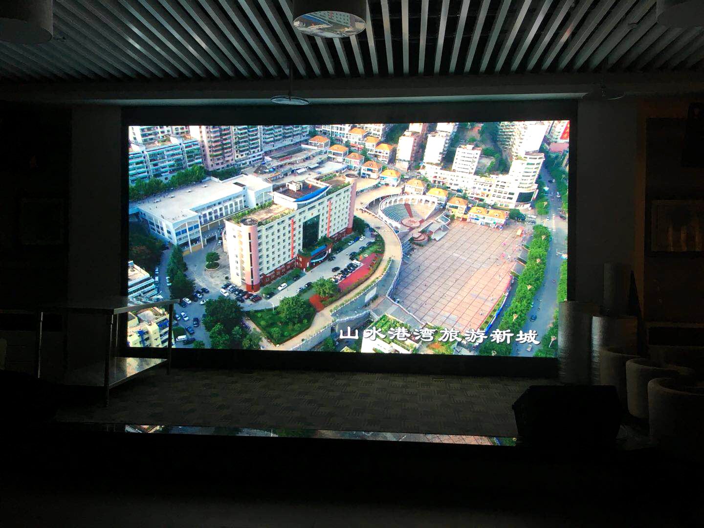 重慶渝中區(qū)解放碑花城心意餐廳室內(nèi)P3高清屏