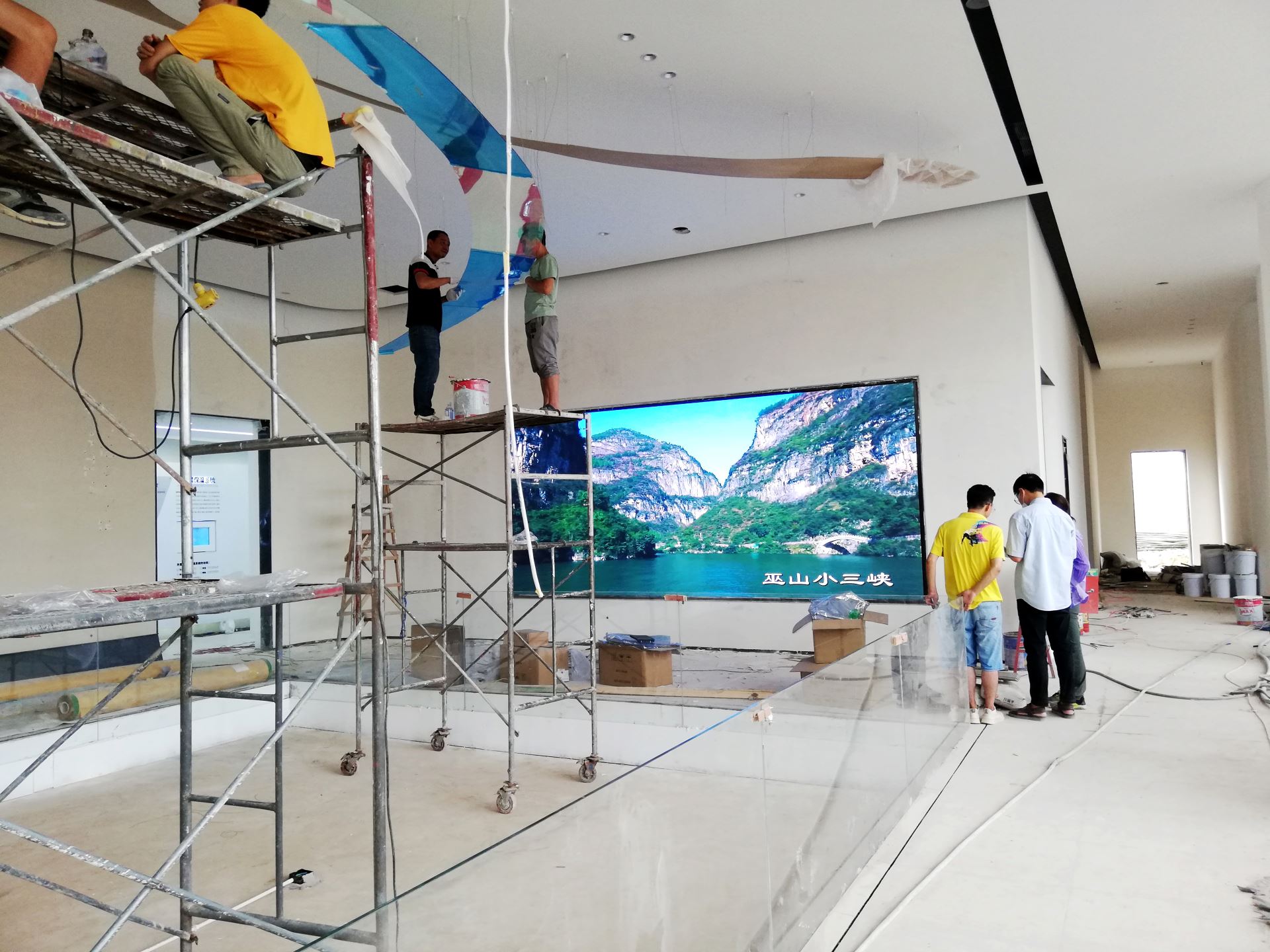 涪陵室內(nèi)P2.5高清LED顯示屏